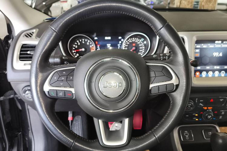 Used  Compass 2019 200T Automatic Family Edition - Connected Large Screen Version
