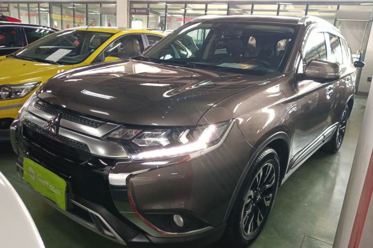 Used Mitsubishi Outlander 2019 2.4L 4x4 Zhi Xiang Edition 7 Seats China V Emission Standard
