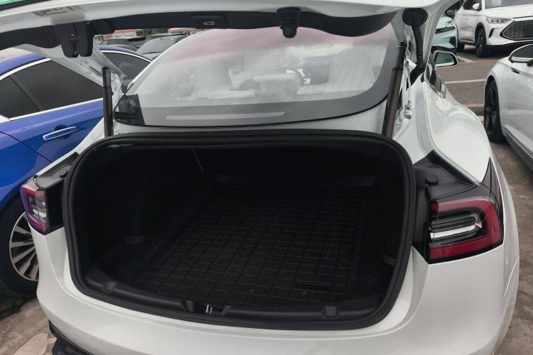 Used Tesla Model 3 2019 Long-Range Rear-Wheel-Drive Version
