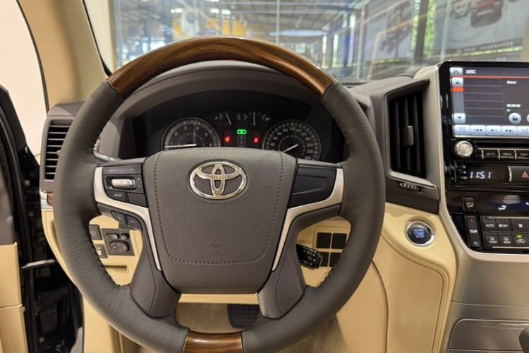 Used Toyota Land Cruiser 2017 4.0L Automatic Parallel Import