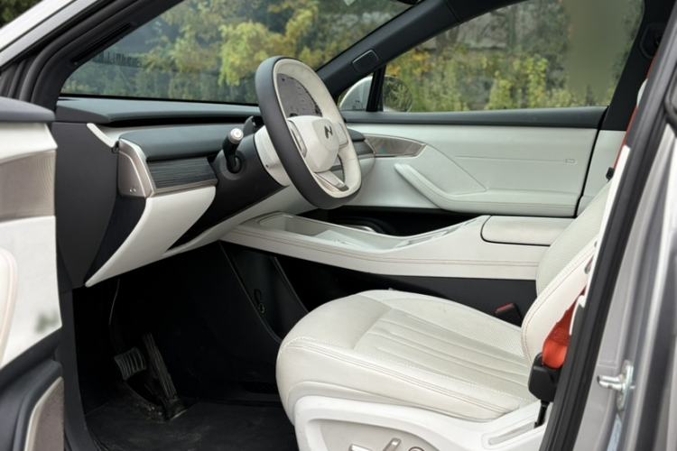 Used ONVO L60 2024 60 kWh Rear-Drive Version
