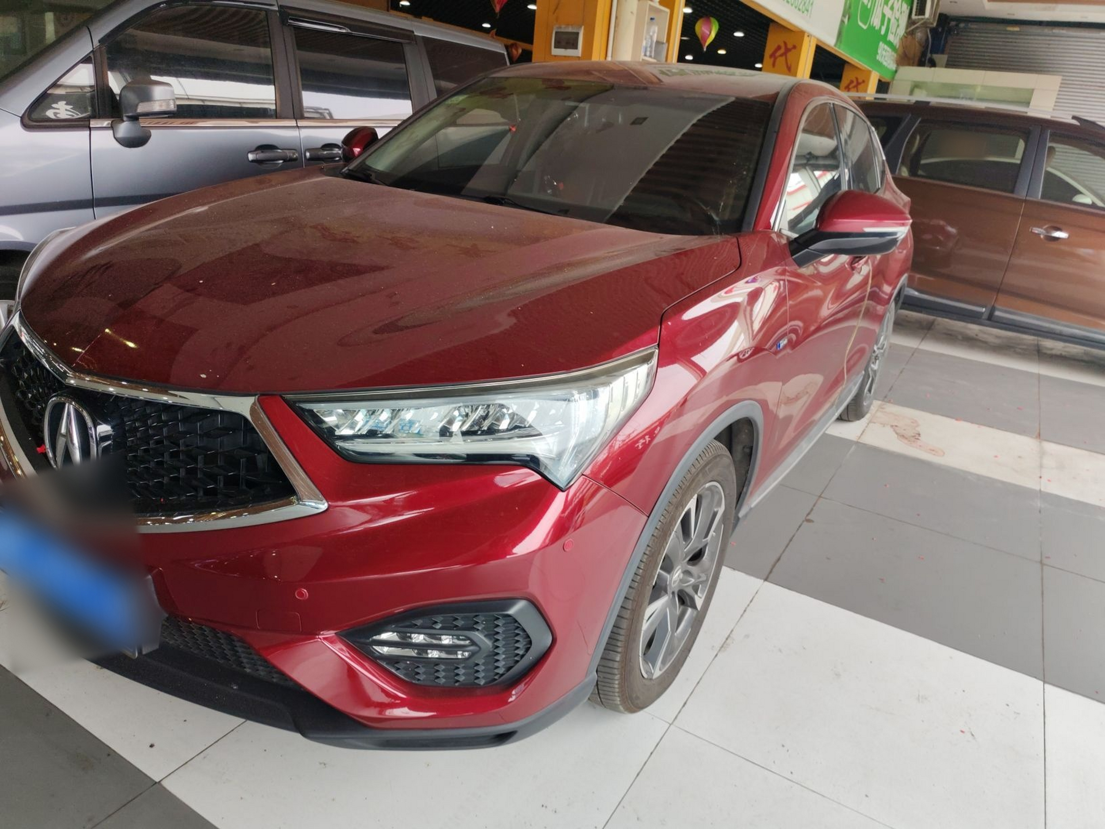 Под передней частью автомобиля