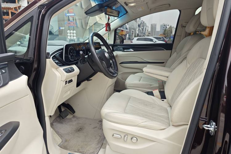 Used Buick GL8 2022 Facelifted Avenir Aivia 7-Seater Premium Edition
