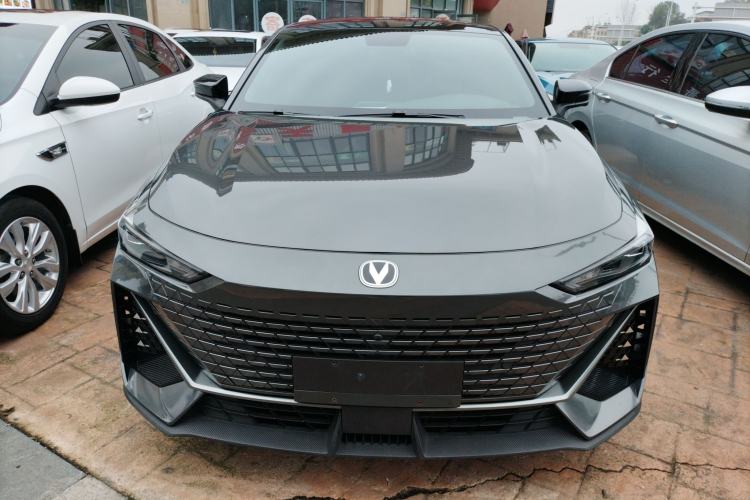 Used Changan UNI-V 2022 1.5T Prestige Version