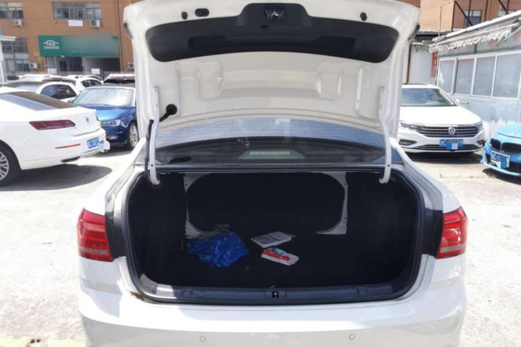 Used Volkswagen Lavida 2017 1.6L Automatic Fashion Edition
