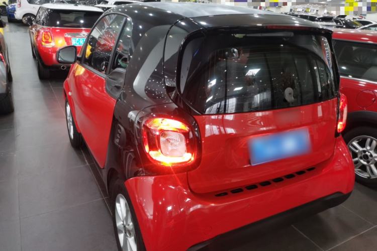 Used  fortwo 2015 1.0L 52 kW hardtop Dynamic version
