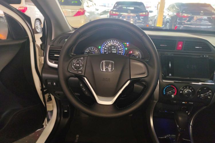 Used Honda Crider 2015 1.8L Automatic Luxury Edition
