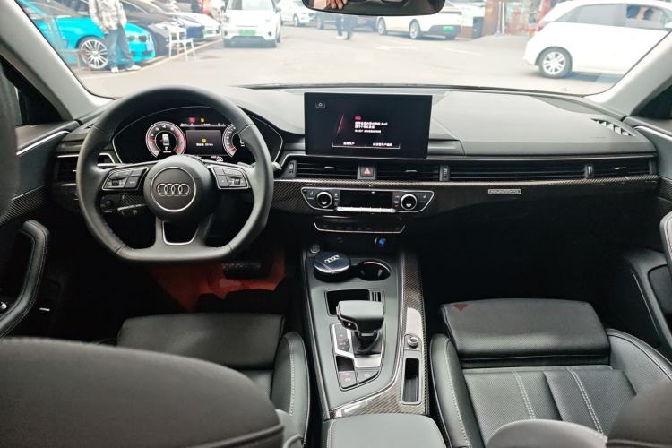 Used Audi A4L 2022 40 TFSI Luxury Dynamic Model
