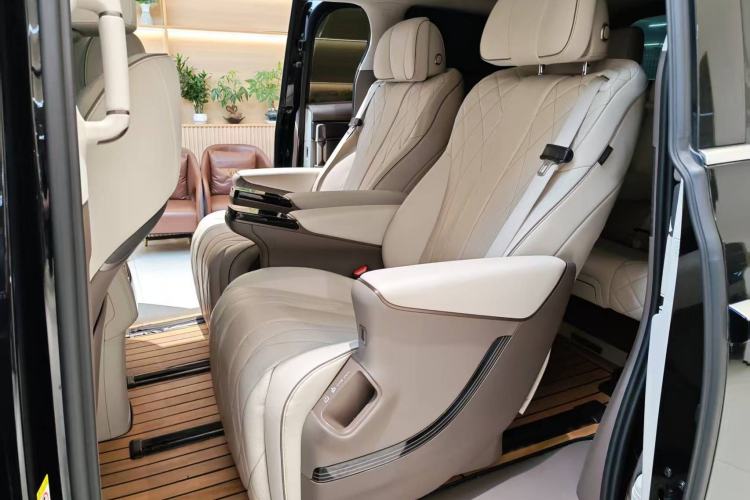 Used Denza D9 2022 EV 600 Four-Wheel Drive Prestige Model