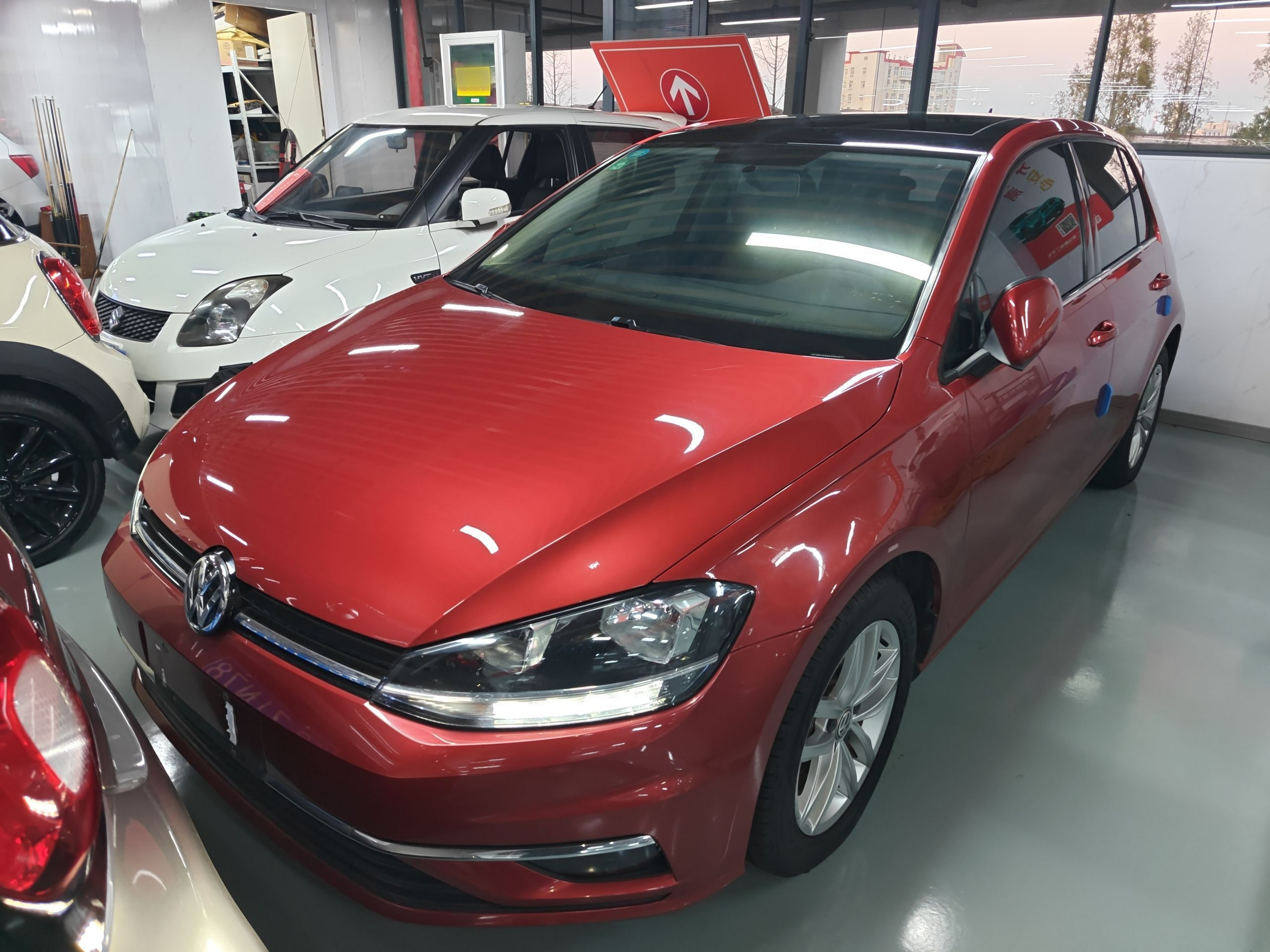 تحت مقدمة السيارة