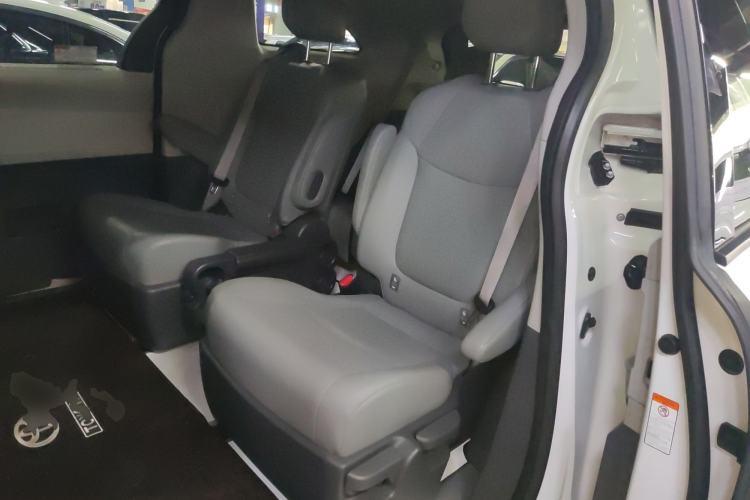 Used Toyota Granvia 2024 2.5L Hybrid Comfort Edition
