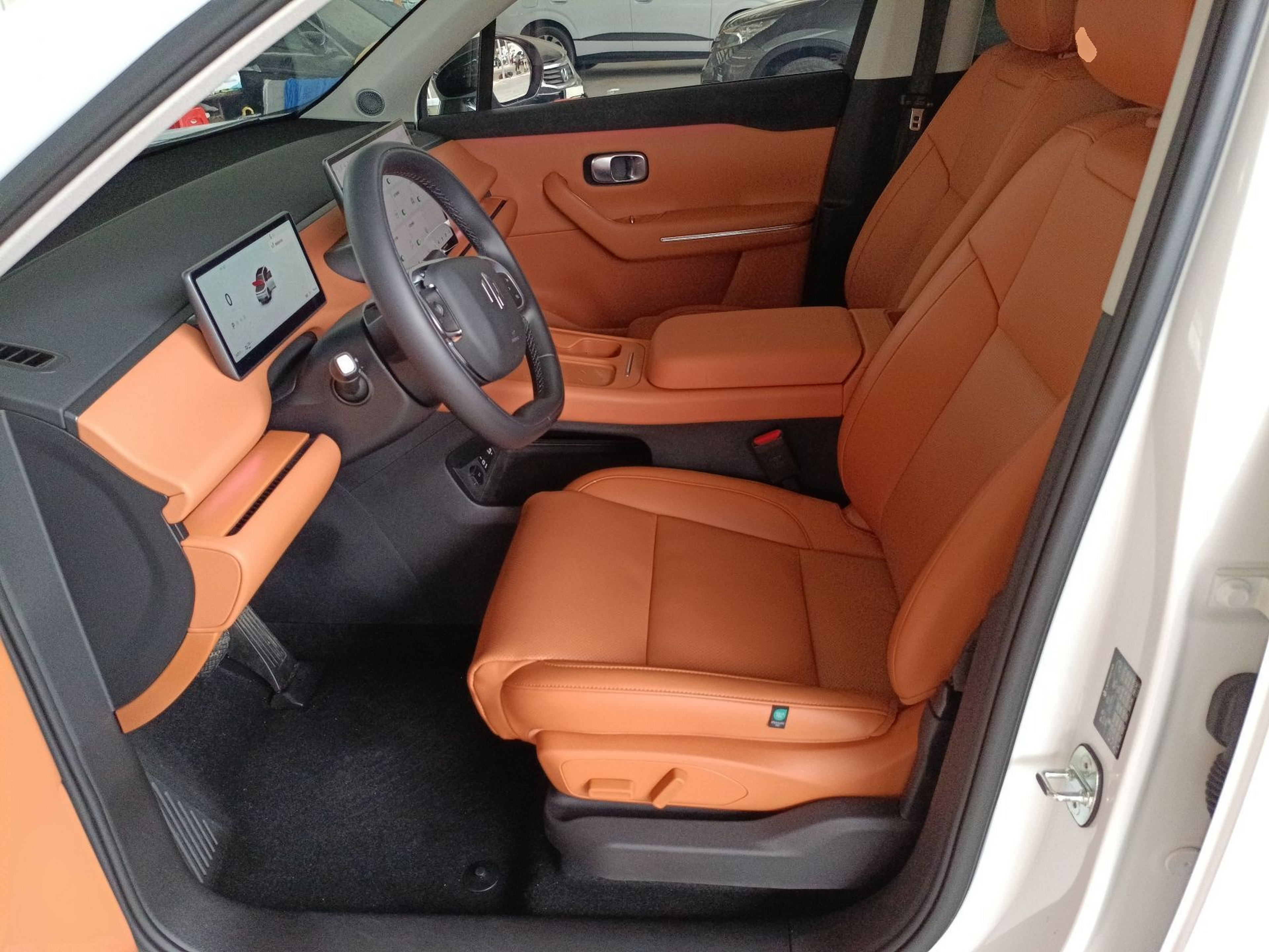 المقاعد الأمامية داخل السيارة