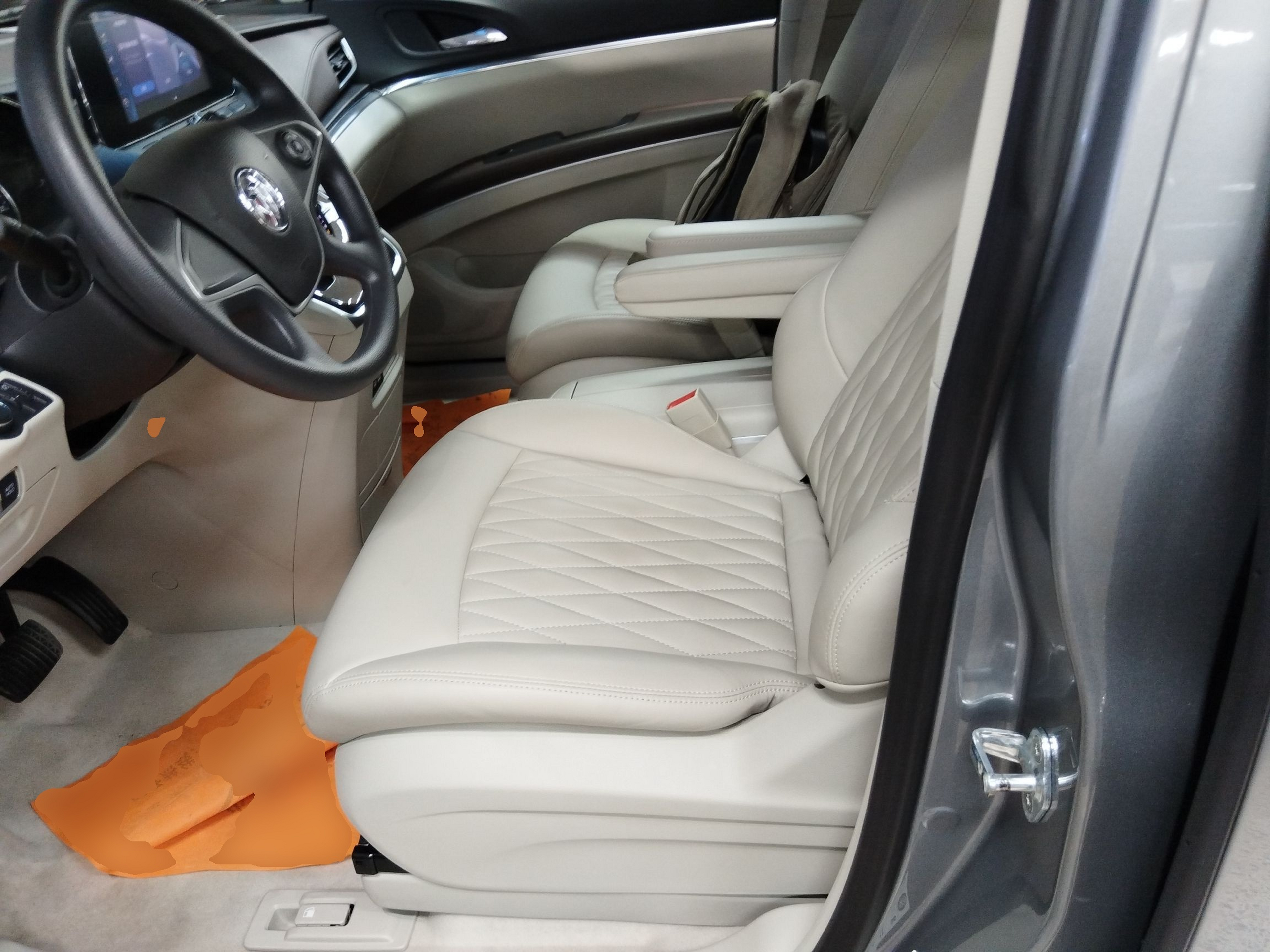 Переднее сиденье в автомобиле