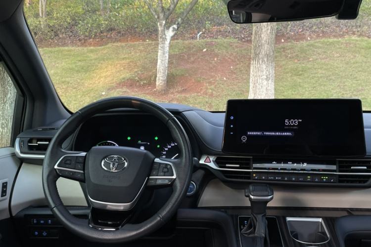 Used Toyota Granvia 2022 2.5L Hybrid Prestige Edition