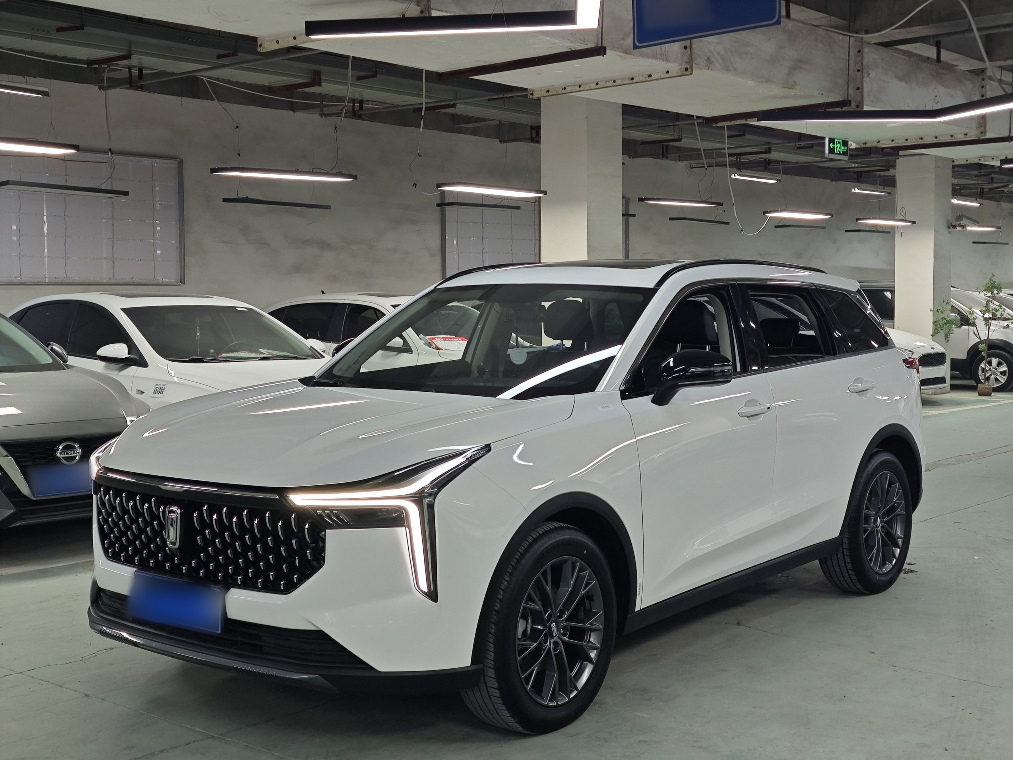 Под передней частью автомобиля