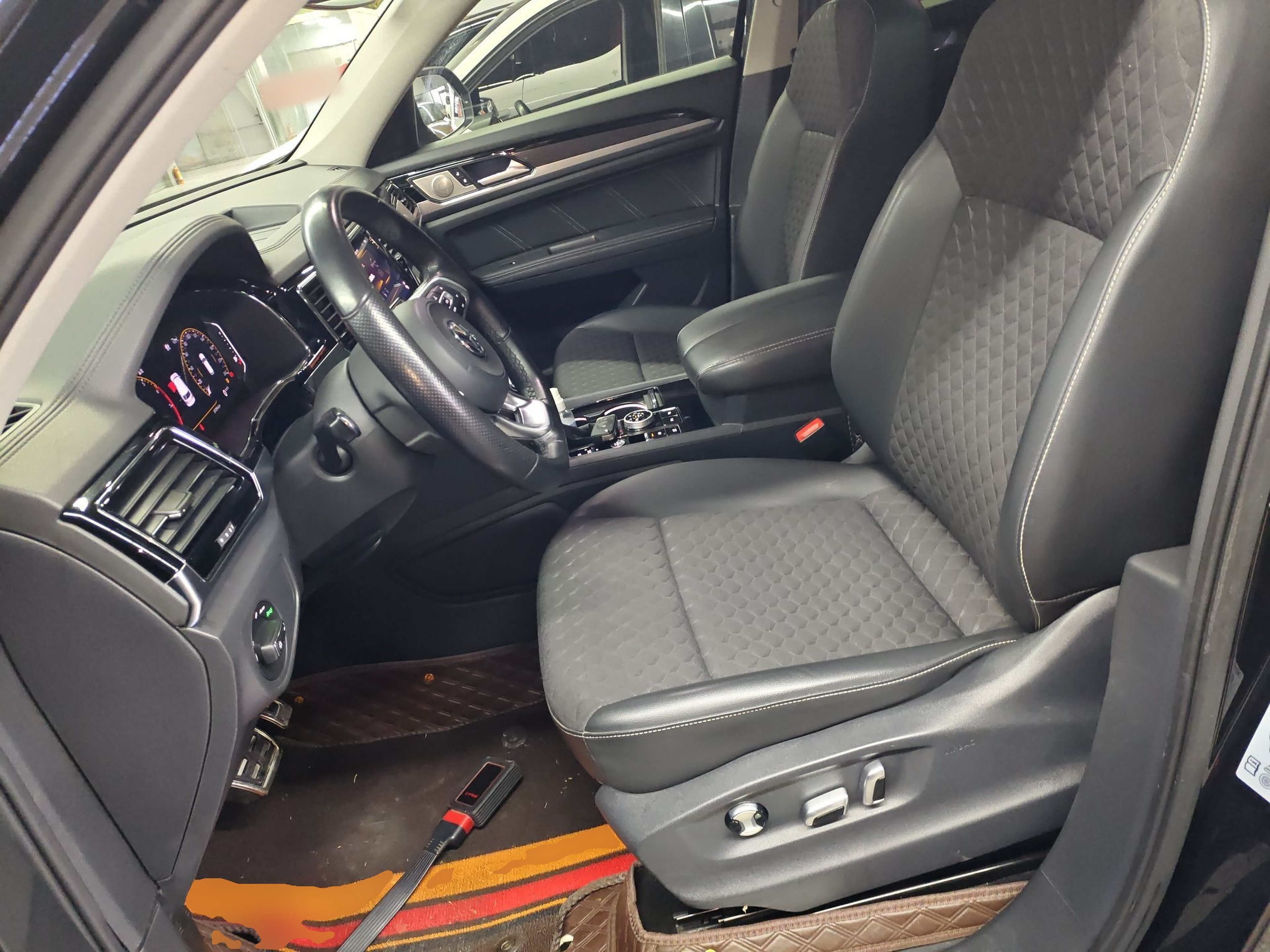 Переднее сиденье в автомобиле