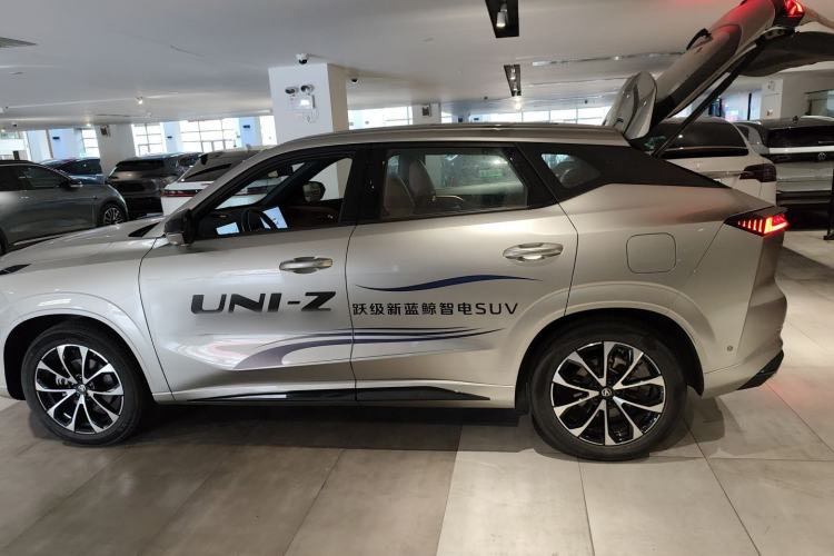 Used Changan UNI-Z New Energy 2024 Blue Whale Smart Electric iDD 125km Excellence Model
