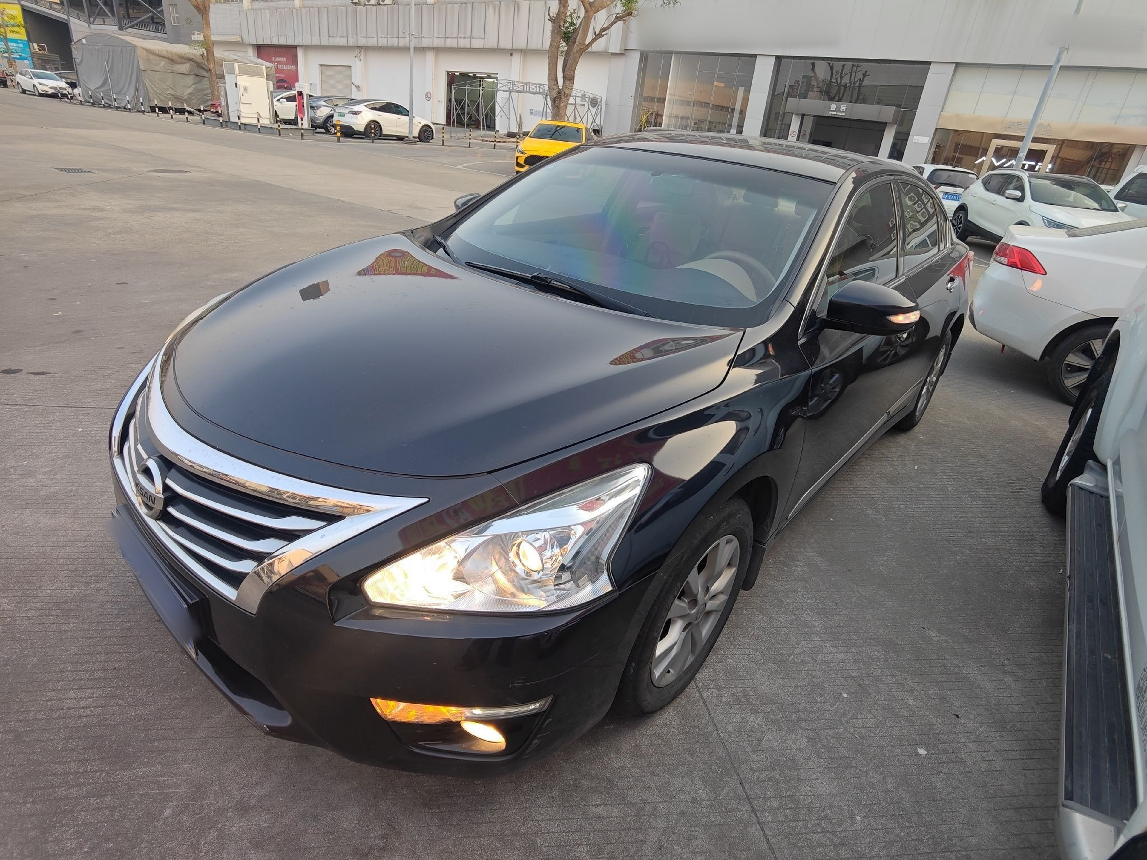 Под передней частью автомобиля