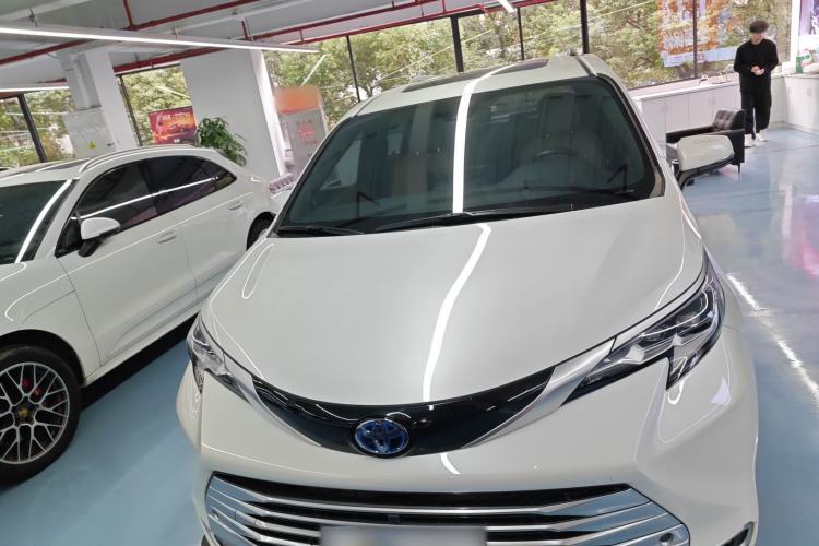 Used Toyota Sienna 2021 2.5L Hybrid Platinum Edition

