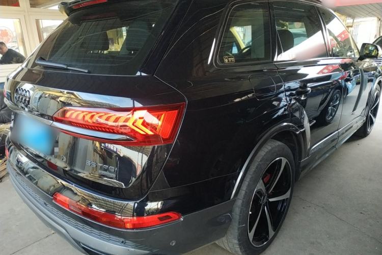 Used Audi Q7 2021 55 TFSI quattro S line Sport model
