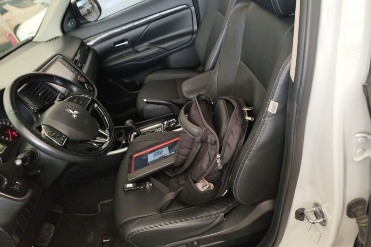 Used Mitsubishi Outlander 2018 2.0L Two-Wheel-Drive Jiale Edition 7-Seater