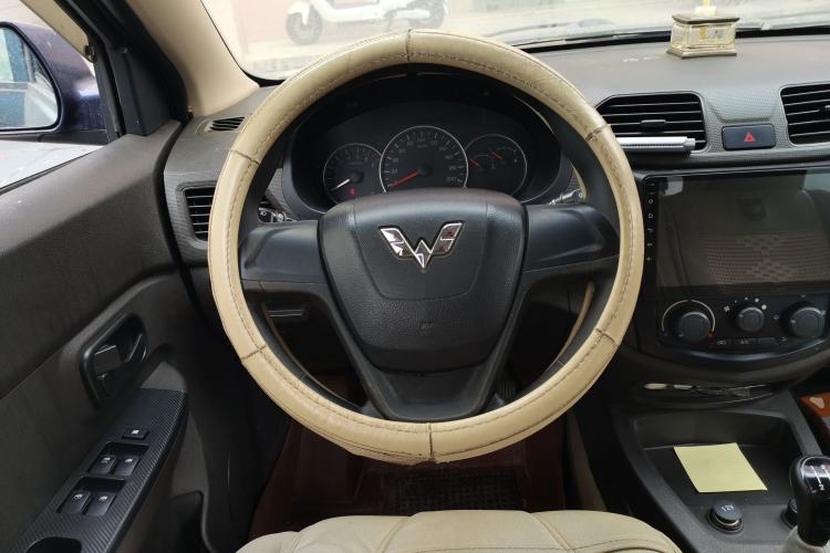 Used Wuling Hongguang 2014 1.5L S Standard Version
