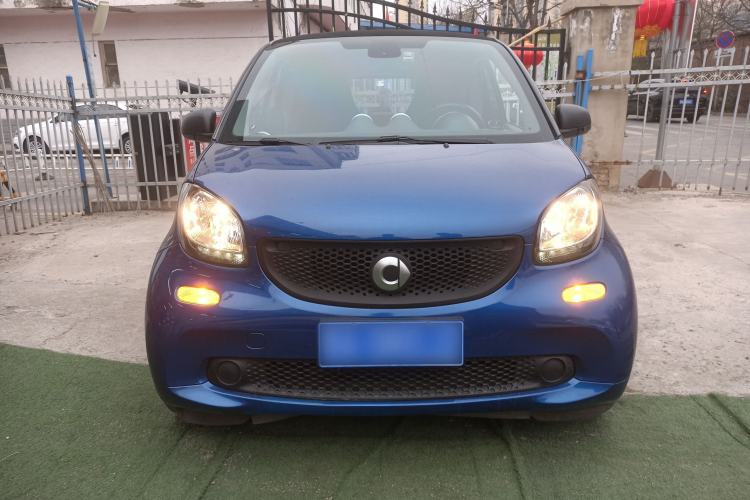 Used smart fortwo 2015 1.0L 52 kW hardtop Dynamic version
