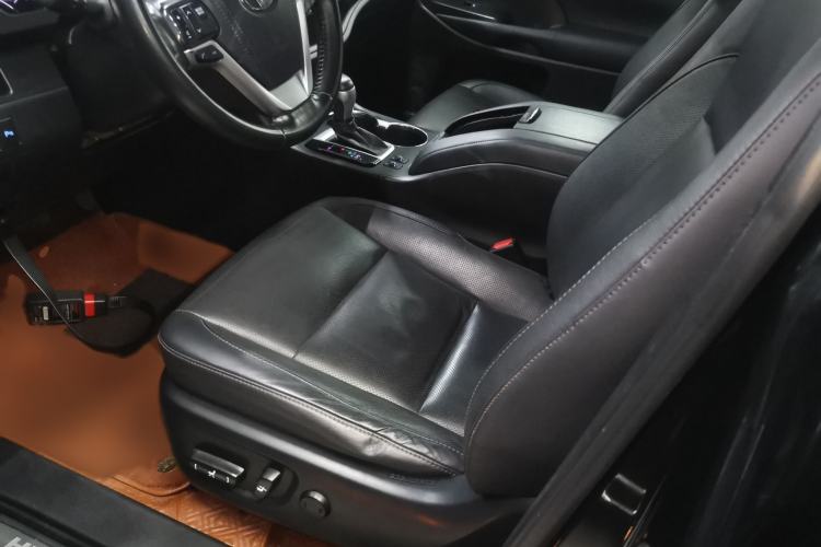 Used Toyota Highlander 2018 2.0T Four-Wheel Drive Luxury Version 7 Seats China VI Standard
