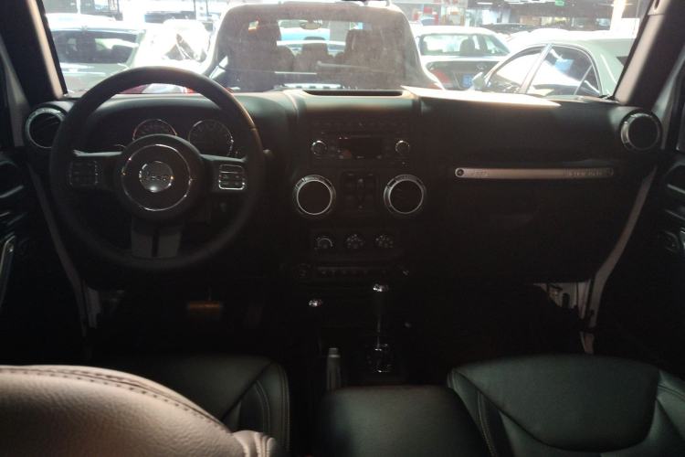 Used  Wrangler 2015 3.0L Sahara Four-Door Comfort Edition