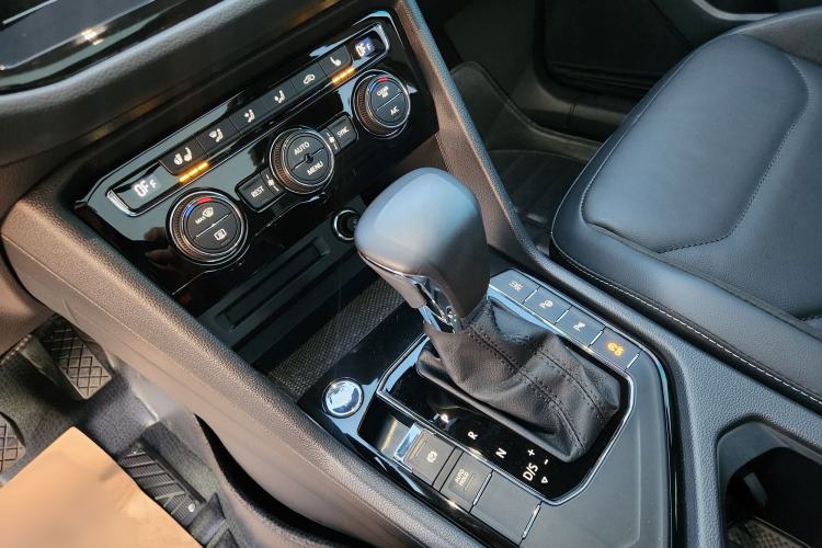 Used Volkswagen Tiguan L 2019 Revised 330TSI Automatic Two-Wheel Drive Smart & Luxury Edition China VI Standard