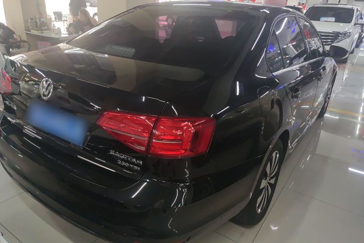 Used Volkswagen Sagitar 2017 230TSI Automatic Comfort Version