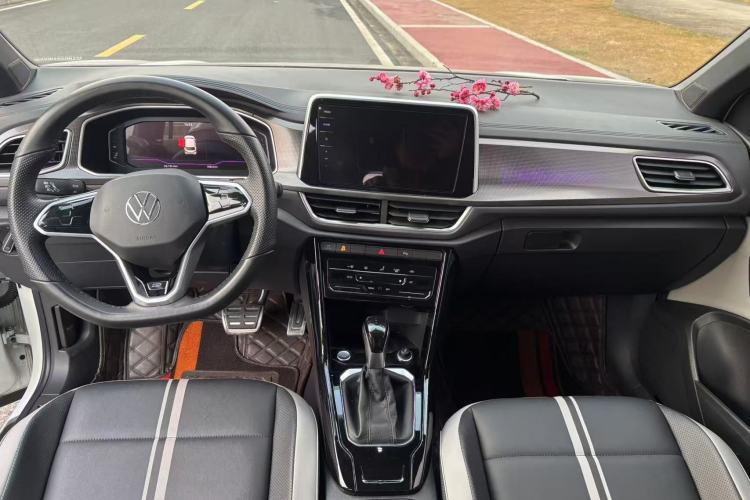 Used Volkswagen T-ROC 2023 300TSI DSG Two-Wheel-Drive Chen Guang Edition
