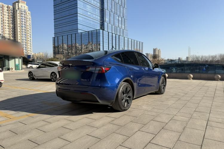 Used Tesla Model Y 2023 Long-Range All-Wheel-Drive Version
