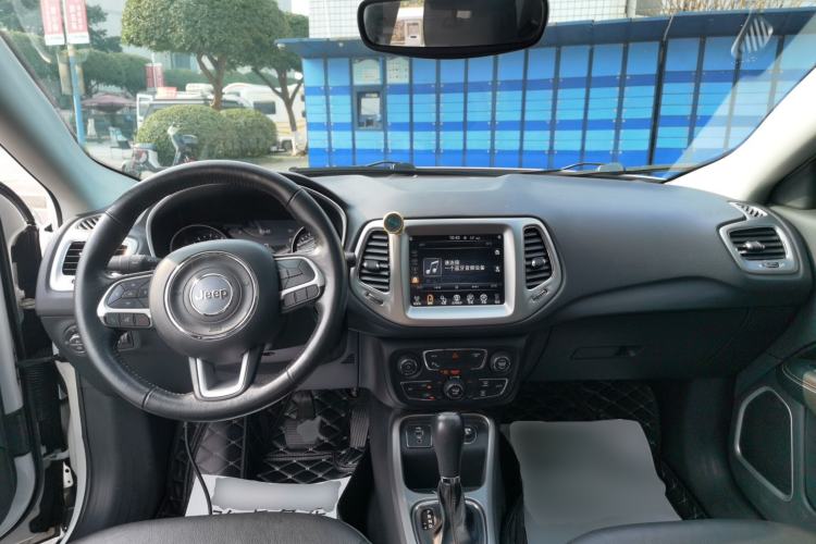 Used  Compass 2017 200T Automatic Family Edition
