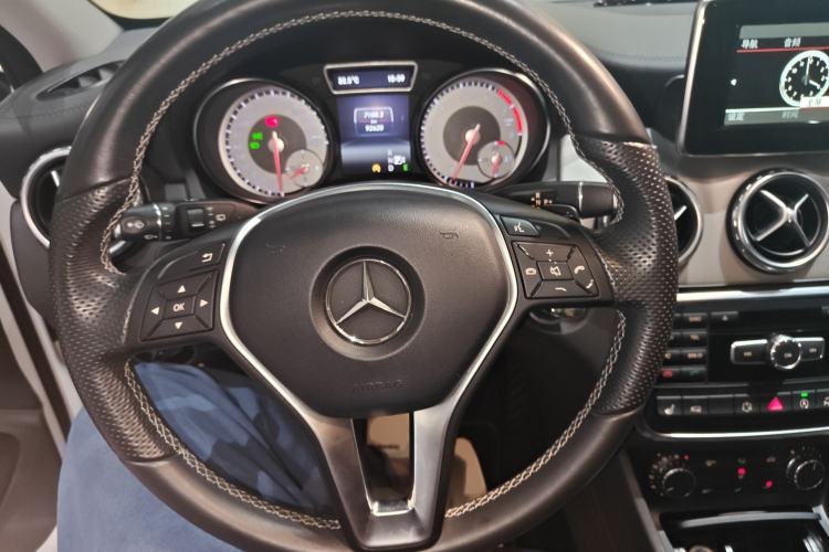 Used Mercedes-Benz GLA 2015 GLA 220 4MATIC Luxury Model
