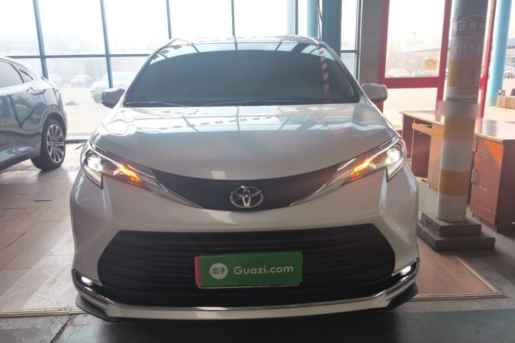 Used Toyota Sienna 2024 2.5L Hybrid Comfort Edition
