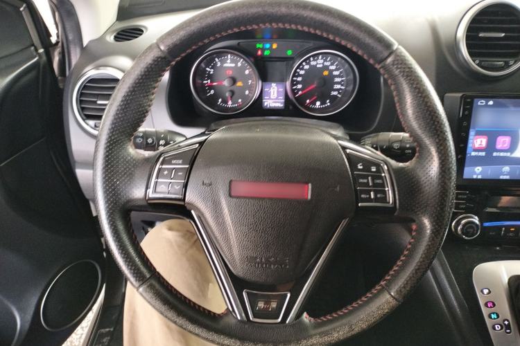 Used Haval H6 2013 Upgraded Model 2.4L Automatic Two-Wheel Drive Elite Version

