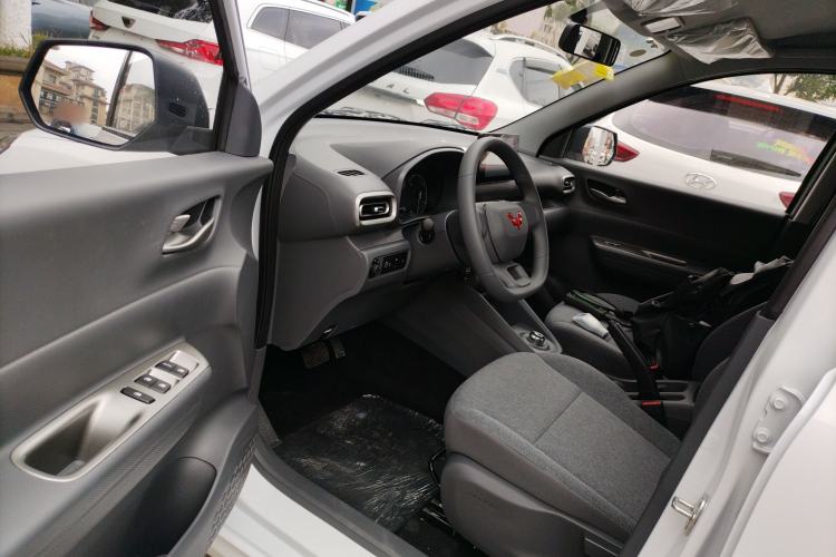 Used Wuling Hongguang New Energy 2025 Extended-Range Hybrid 50KM Comfort Version
