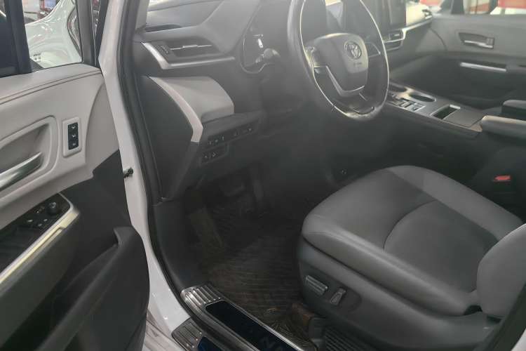 Used Toyota Granvia 2023 2.5L Hybrid Prestige PLUS Edition
