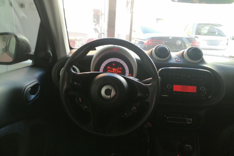 Used  fortwo 2015 1.0L 52 kW hardtop Dynamic version
