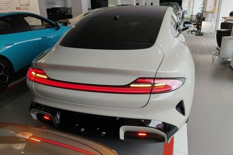 Used  SU7 2024 Rear-Drive Ultra-Long Range Advanced Pro-Level Intelligent Driving Version
