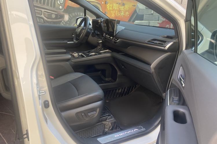 Used Toyota Sienna 2024 2.5L Hybrid Prestige Deluxe Edition
