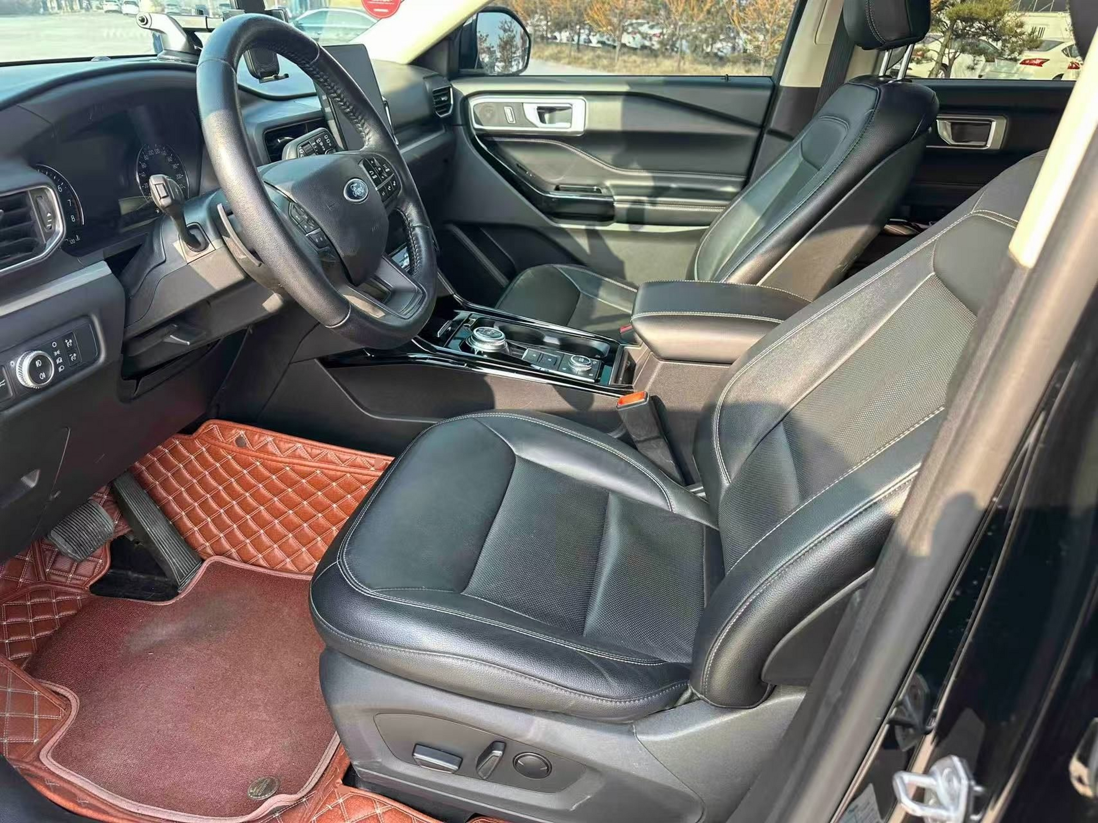 Переднее сиденье в автомобиле