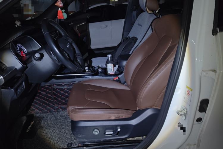 Used Haval H6 2017 Red Label 2.0T Automatic Two-Wheel Drive ZhiShang Model
