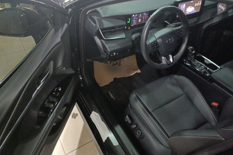 Used Toyota Camry 2024 Dual-Motor 2.0 HGVP Luxury Edition
