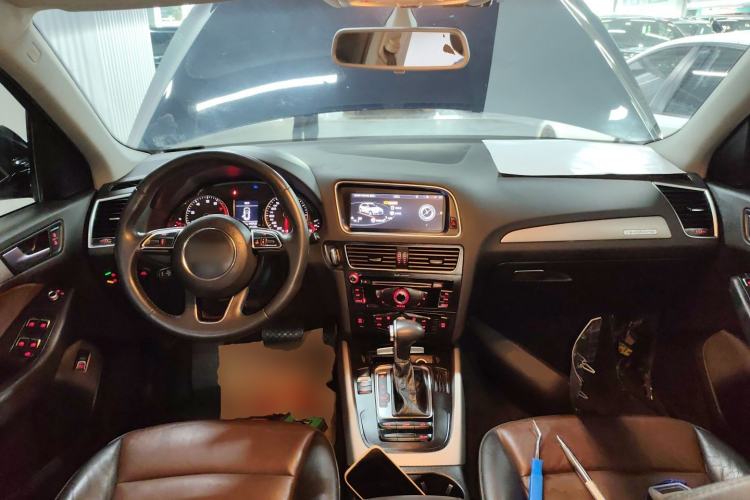 Used Audi Q5 2017 Plus 40 TFSI Ambition Model
