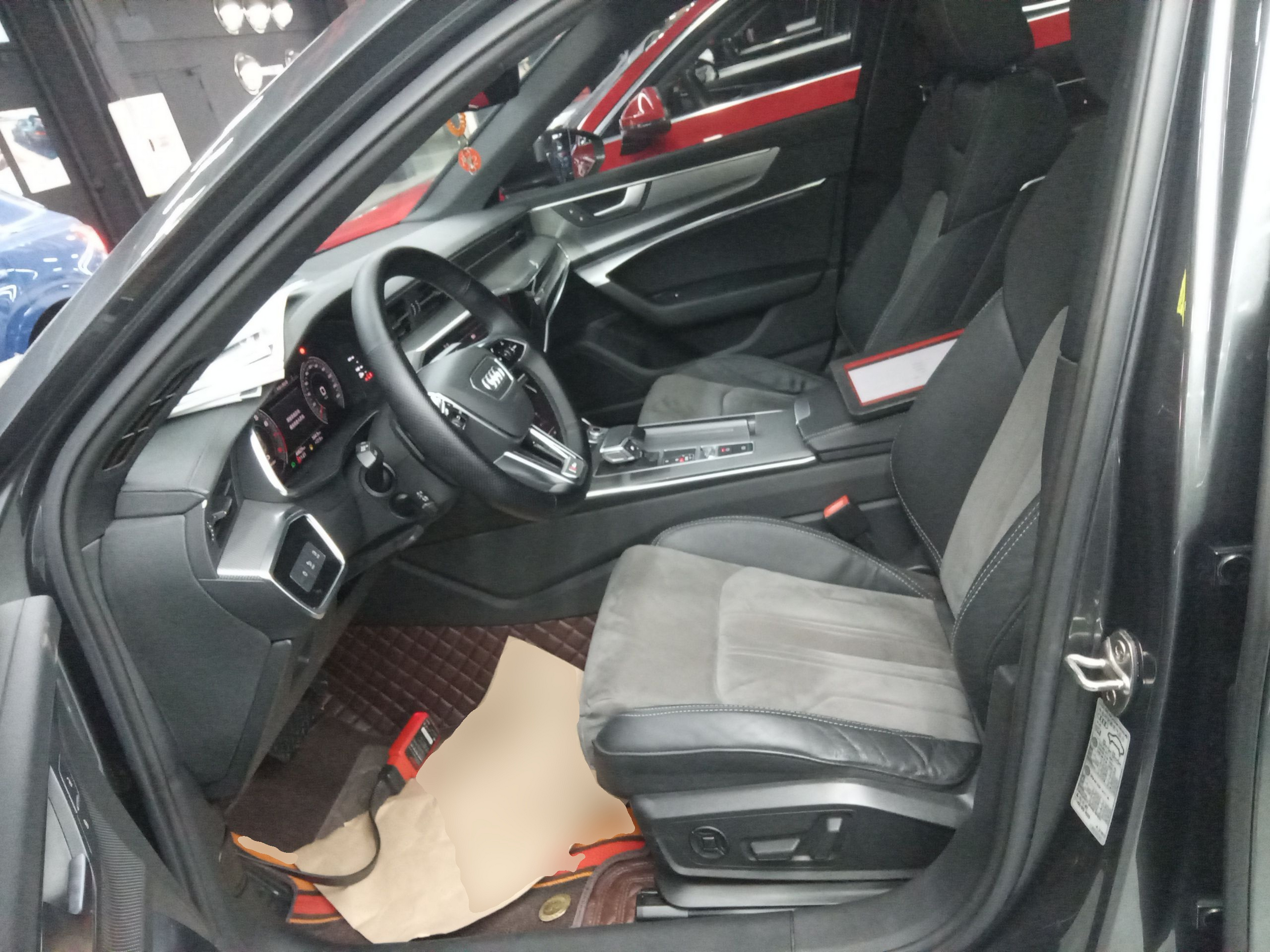 Переднее сиденье в автомобиле