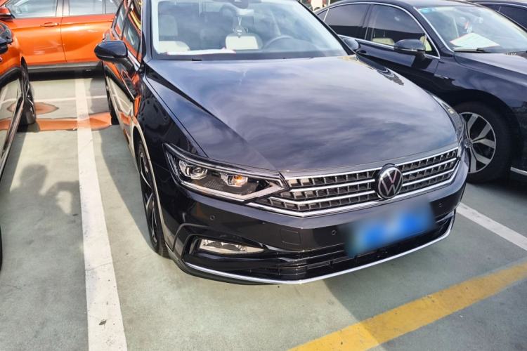 Used Volkswagen Magotan 2025 Revised Version Zhongxiang Edition 330TSI DSG Luxury Trim
