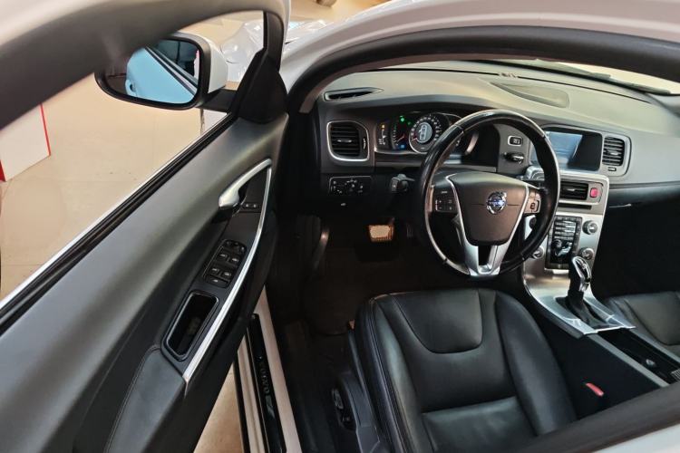 Used Volvo S60 2015 S60L 2.0T Zhiyuan Edition