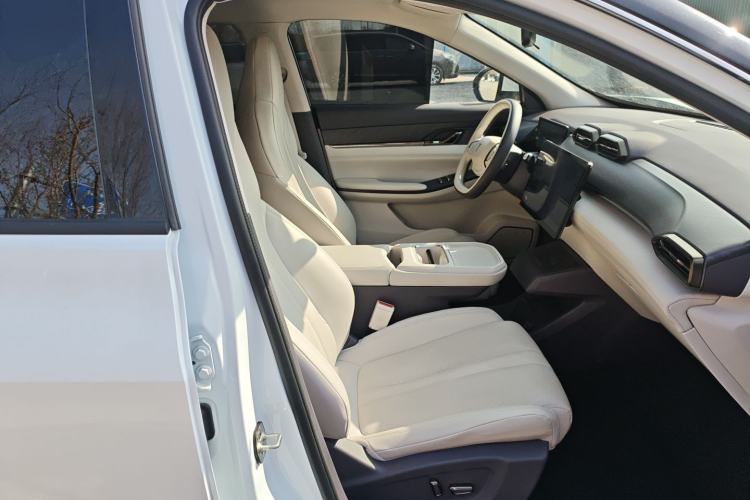 Used  06 2025 Model 520km